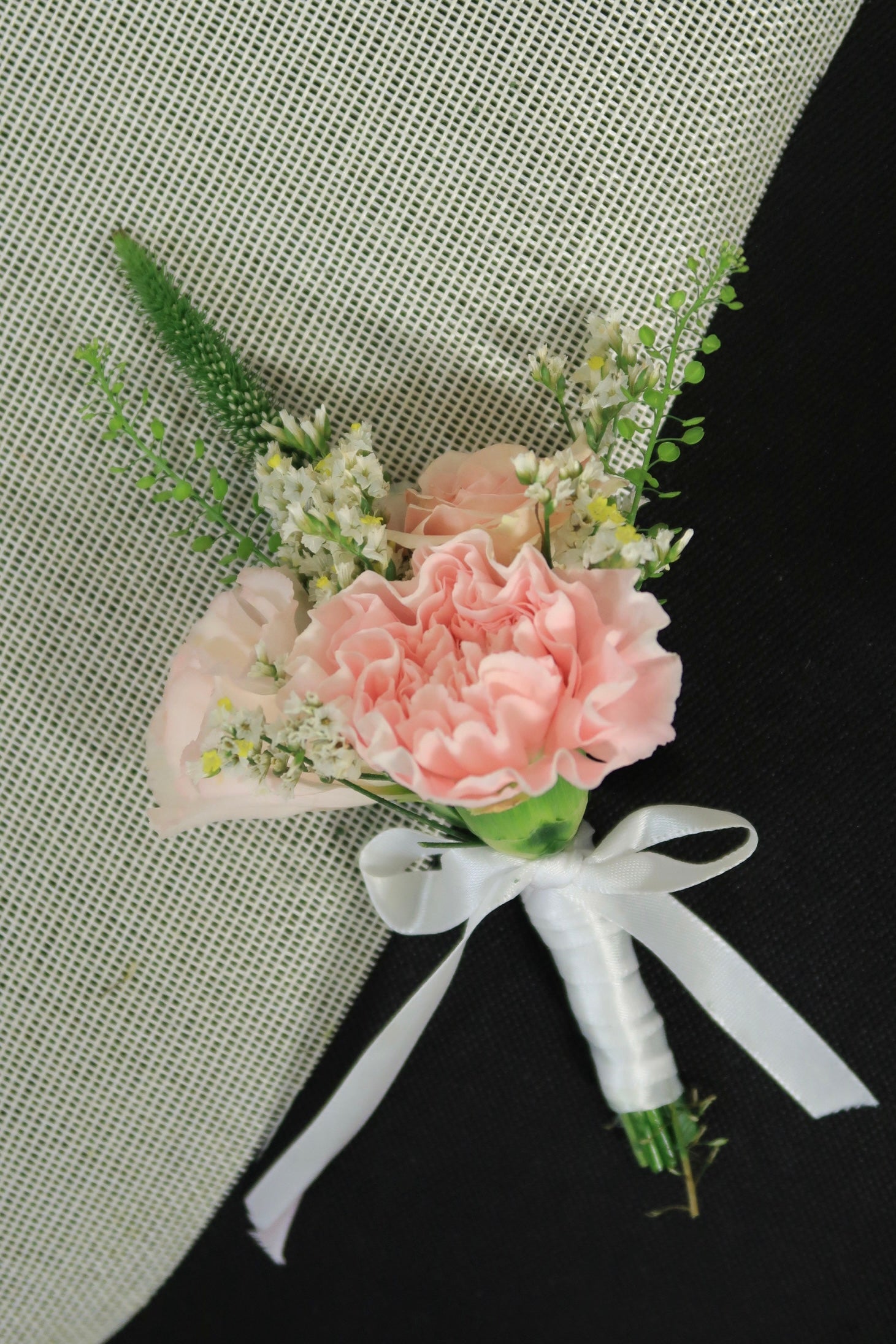 Boutonnière - Pink Mix